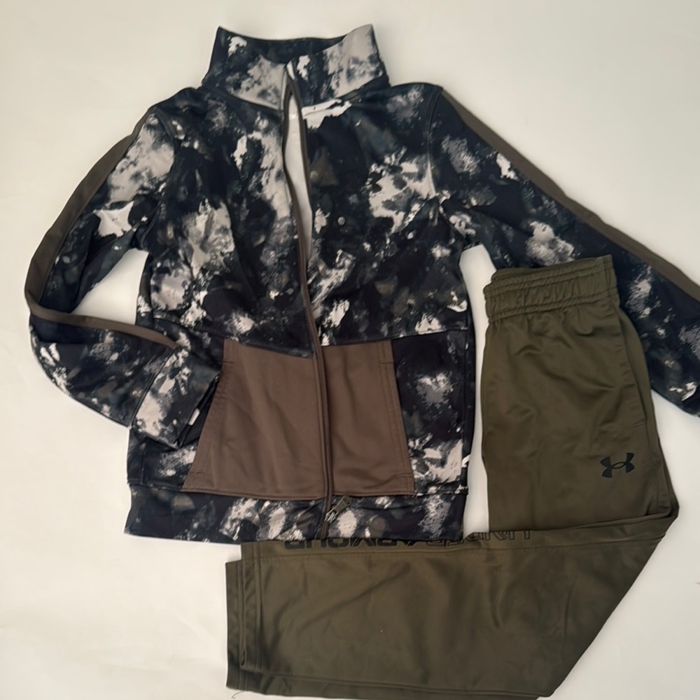 Under Armour - Active set - Jacket with Olive Jogger Pants (Sm,7)
